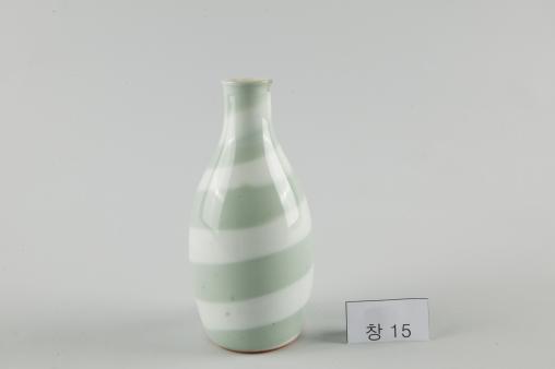 백자 회오리무늬 병
