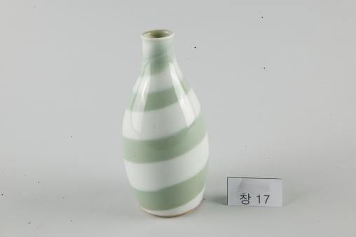 백자 회오리무늬 병