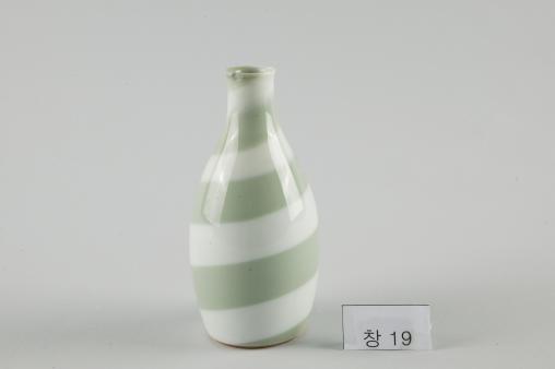 백자 회오리무늬 병