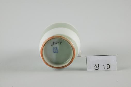 백자 회오리무늬 병