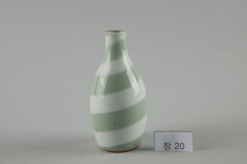 백자 회오리무늬 병