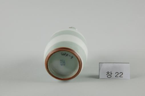 백자 회오리무늬 병