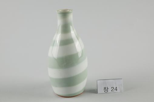백자 회오리무늬 병