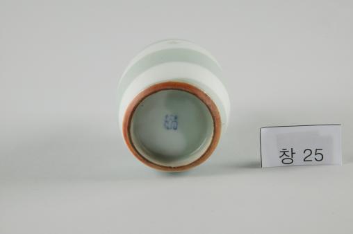 백자 회오리무늬 병