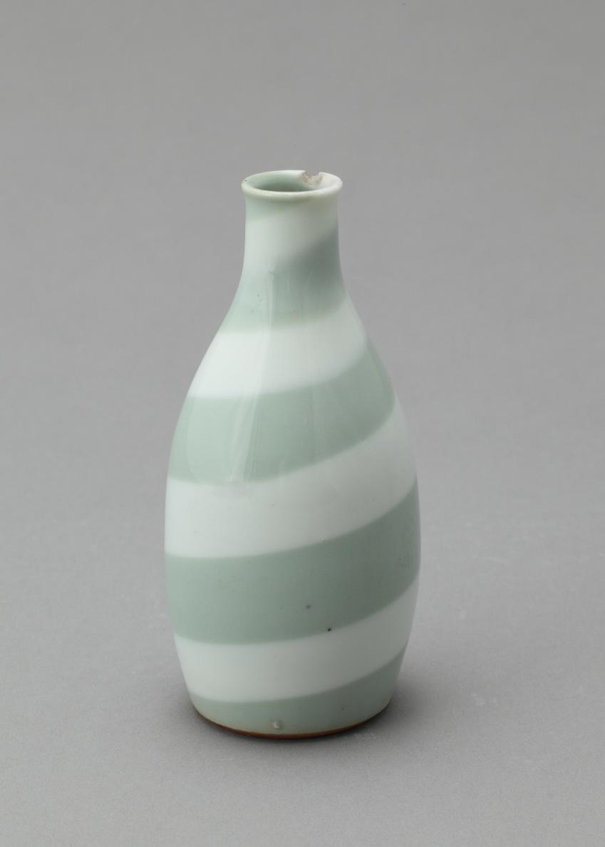 백자 회오리무늬 병