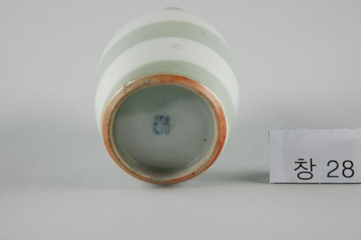 백자 회오리무늬 병