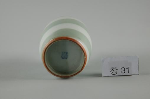 백자 회오리무늬 병