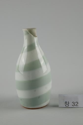 백자 회오리무늬 병