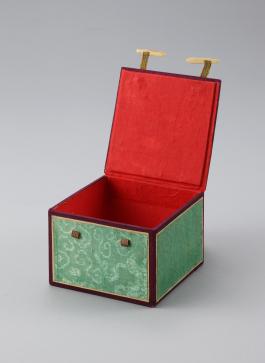 궁중290-1_영친왕비 운보문 장신구상자(2).jpg