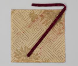 궁중310-3_영친왕비 만자문지국화문 패물보(1).jpg