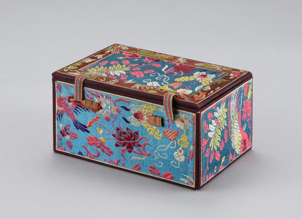 영친왕비 화조접문 뒤꽂이상자