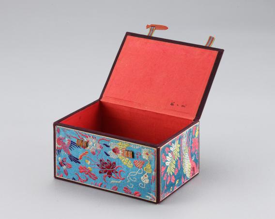 영친왕비 화조접문 뒤꽂이상자