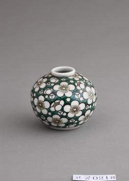 백자채화매화무늬작은병