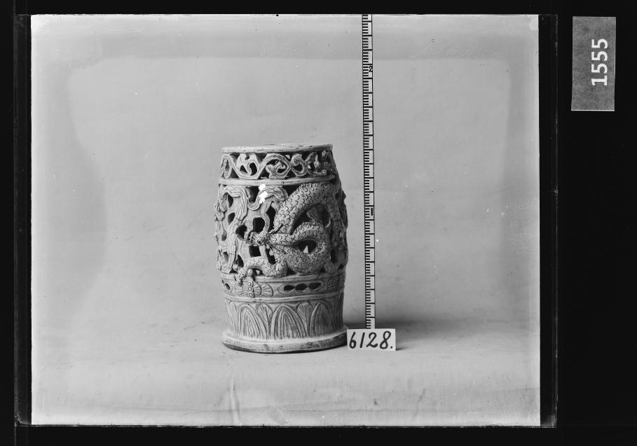 백자투각운룡문돈 유리건판