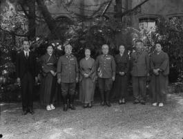 하정웅417_영친왕 부처 관련 유리원판(2).jpg