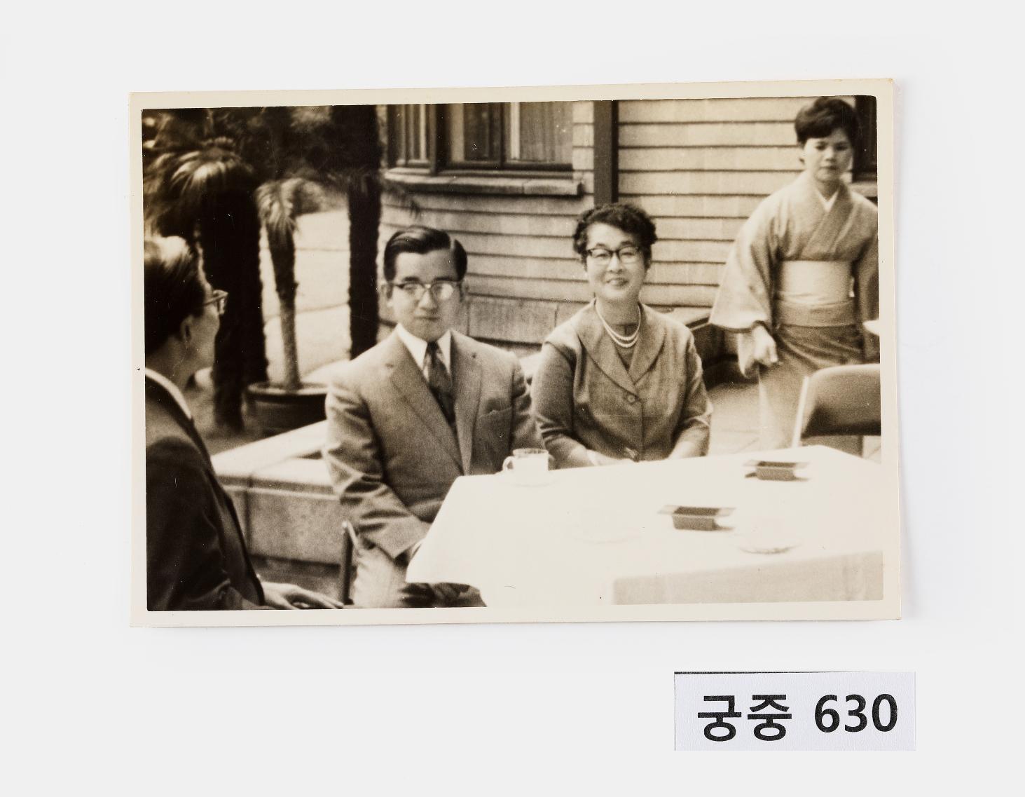 영친왕비와 남성 사진