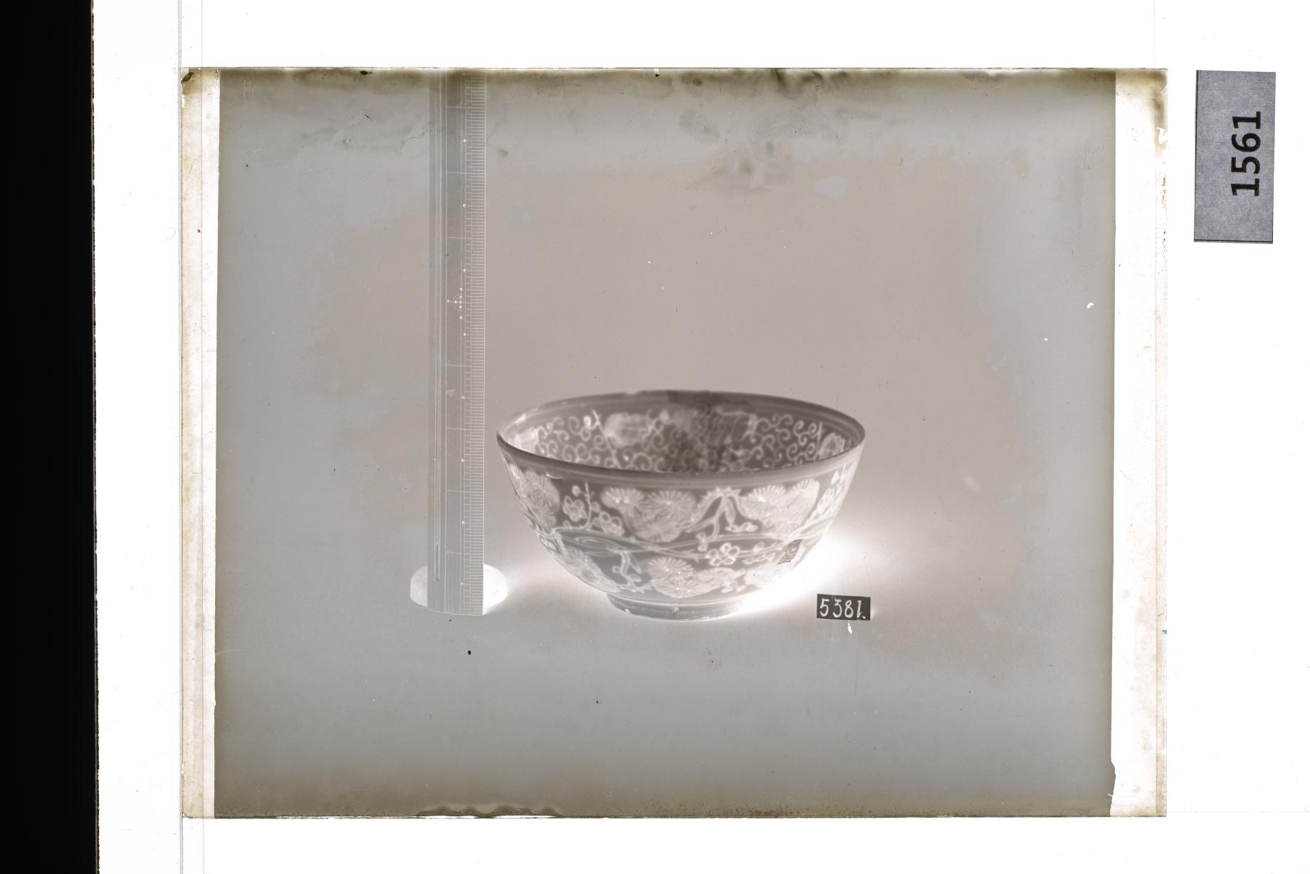 백자청화송매문발 유리건판