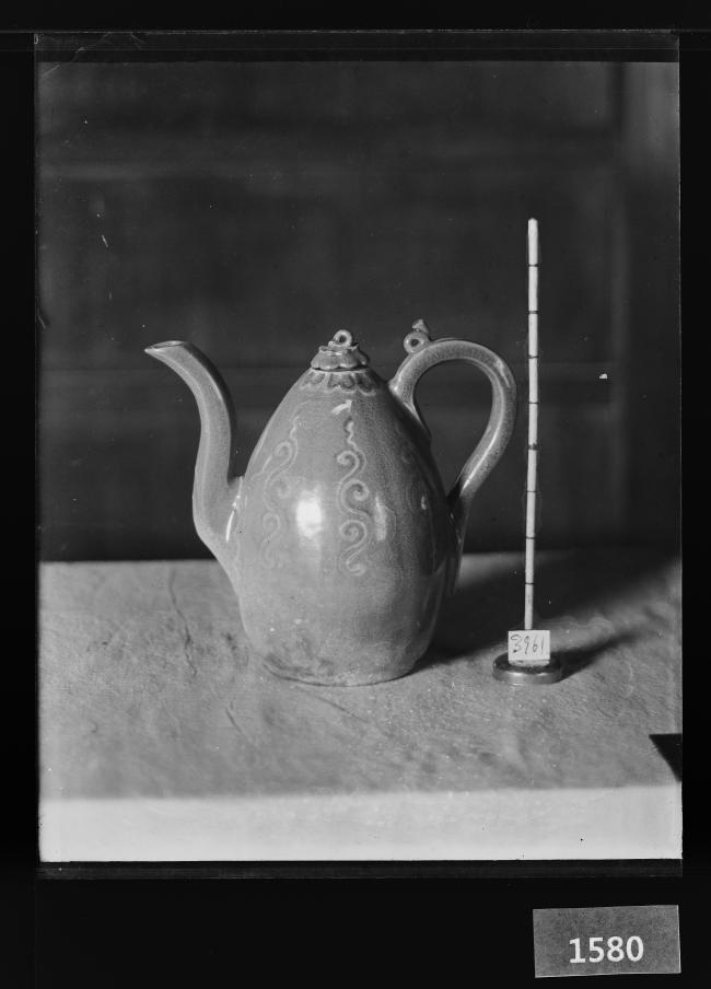 청자철백화당초문과형주자 유리건판