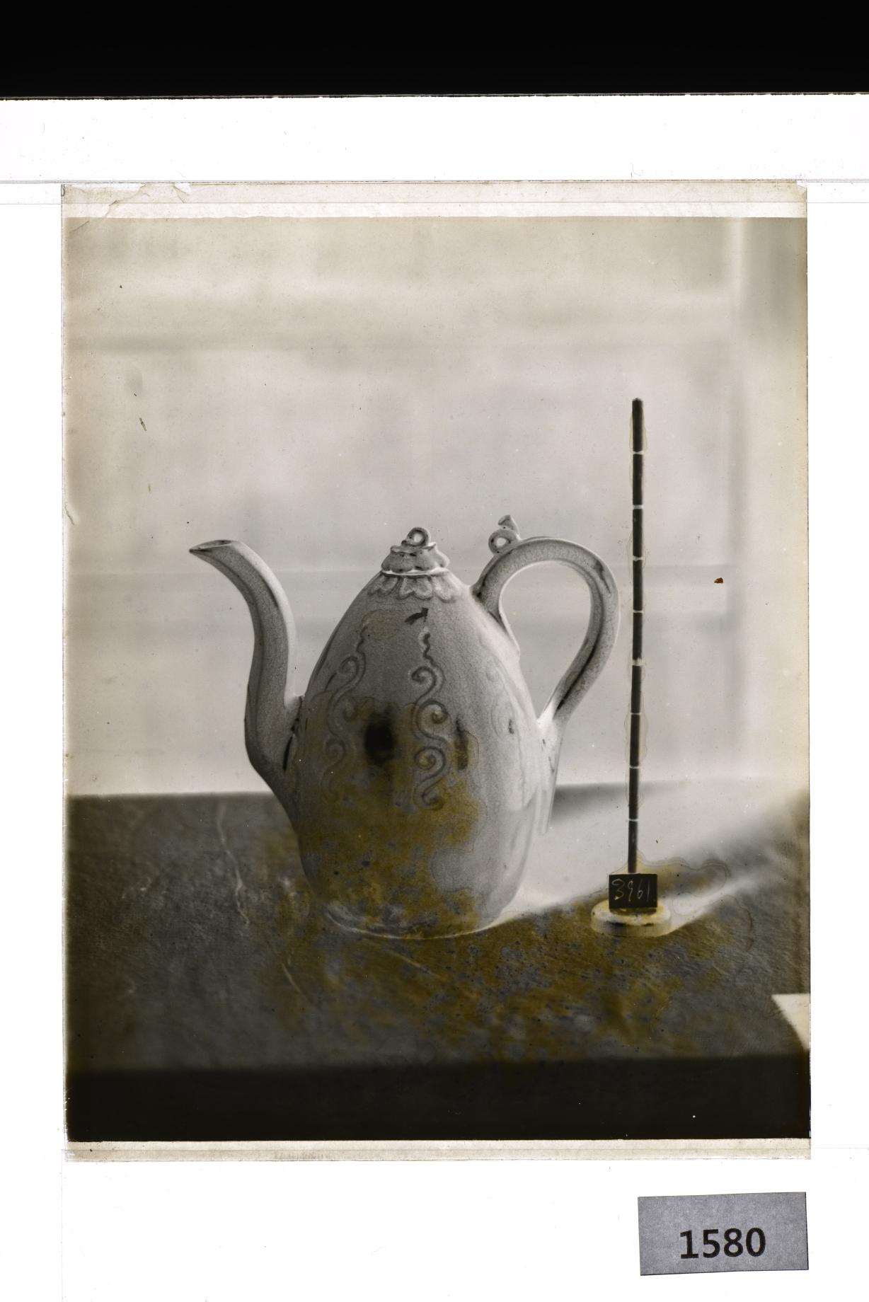 청자철백화당초문과형주자 유리건판