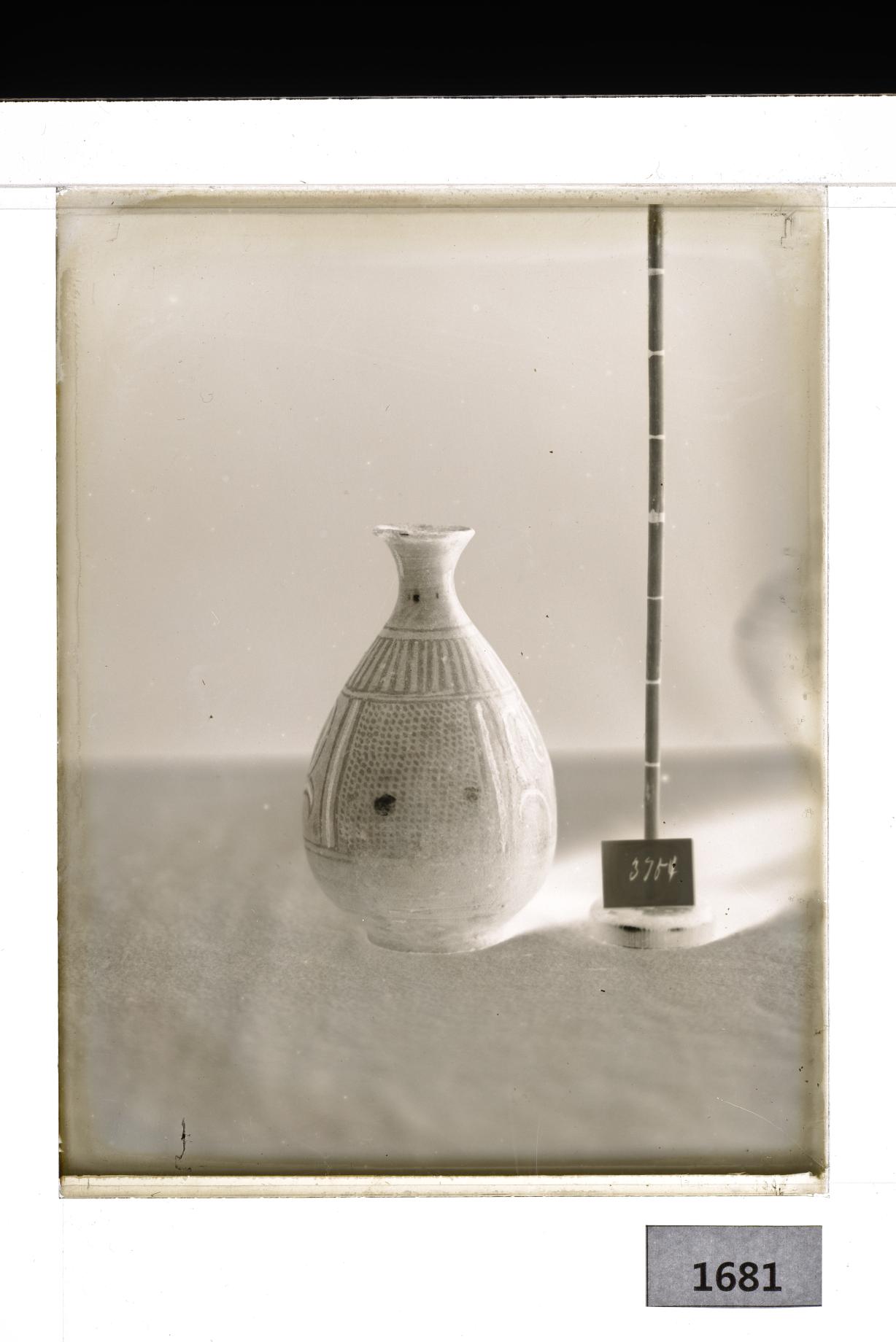 분청사기상감화문병 유리건판