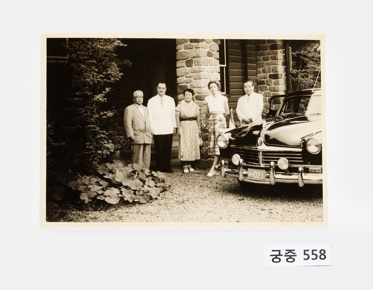 영친왕 부부와 일행 사진