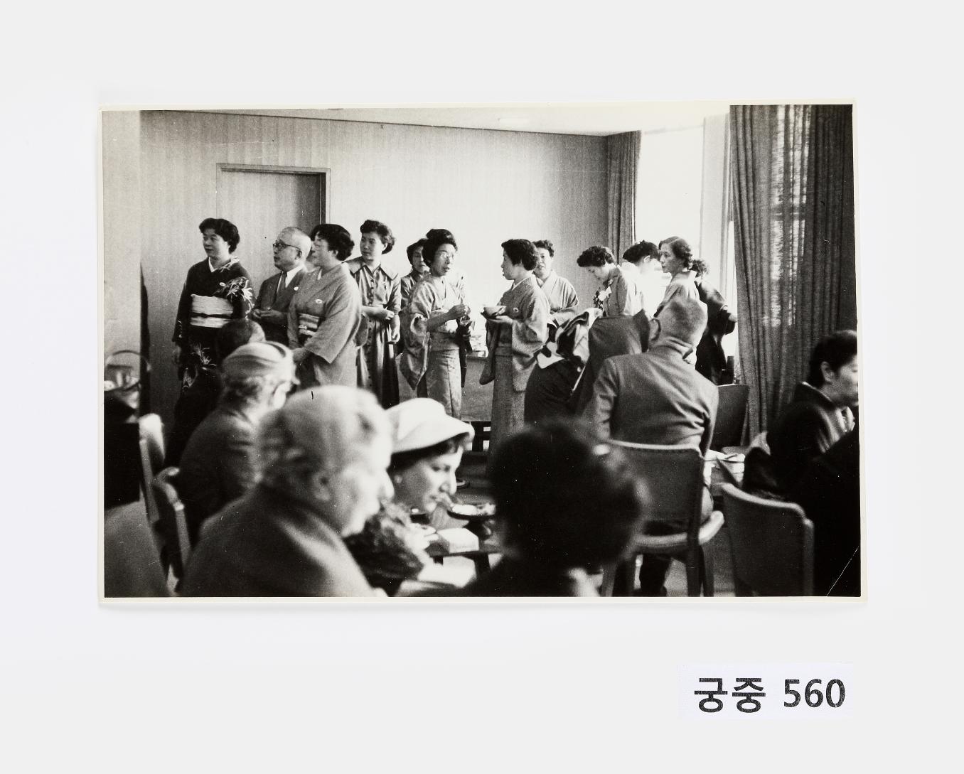 영친왕 부부와 일행 사진