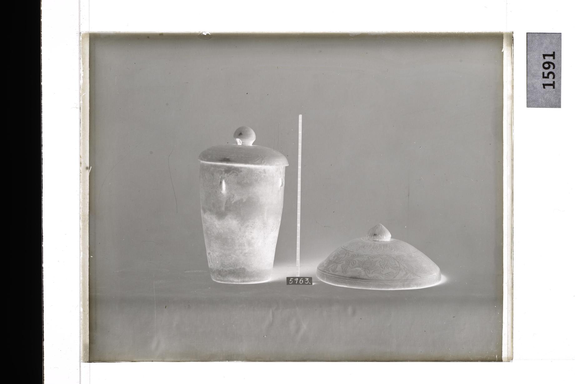 인성대군백자태호·분청사기뚜껑 유리건판