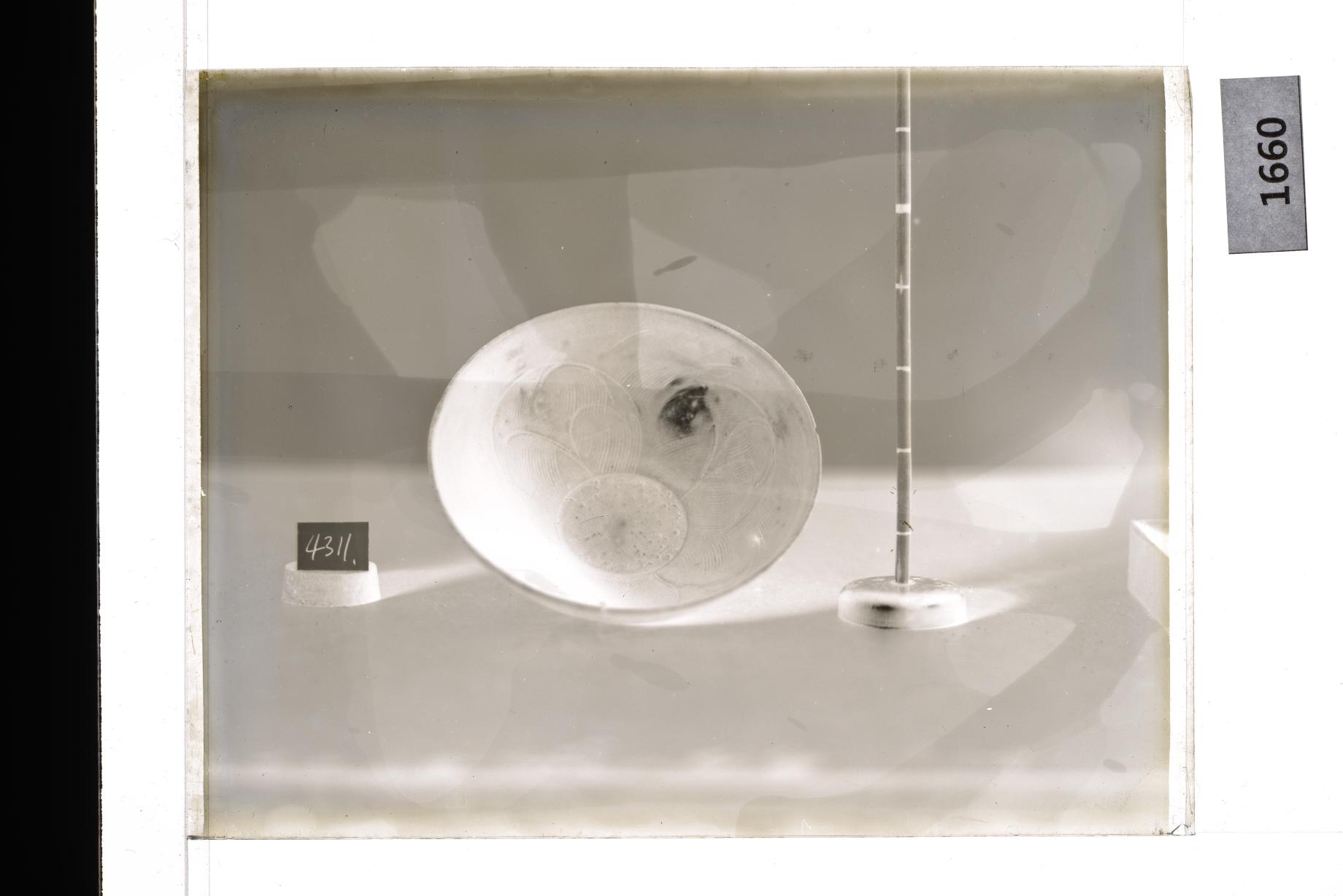 청자음각화문발 유리건판