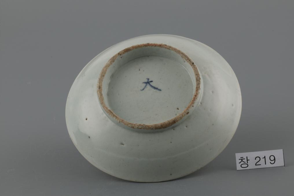 백자청화大자가쓰인수자무늬접시