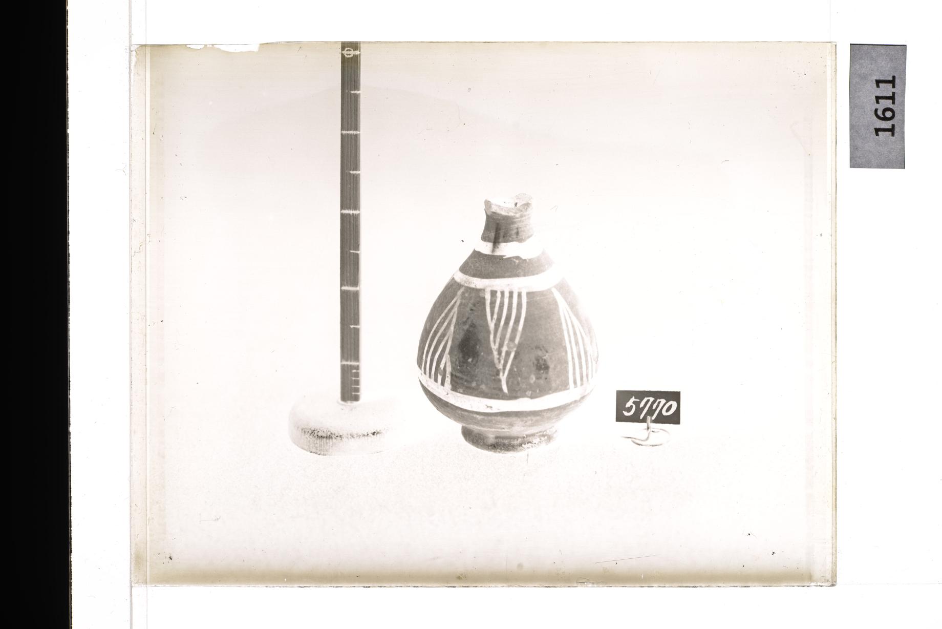 분청사기철화엽문병 유리건판