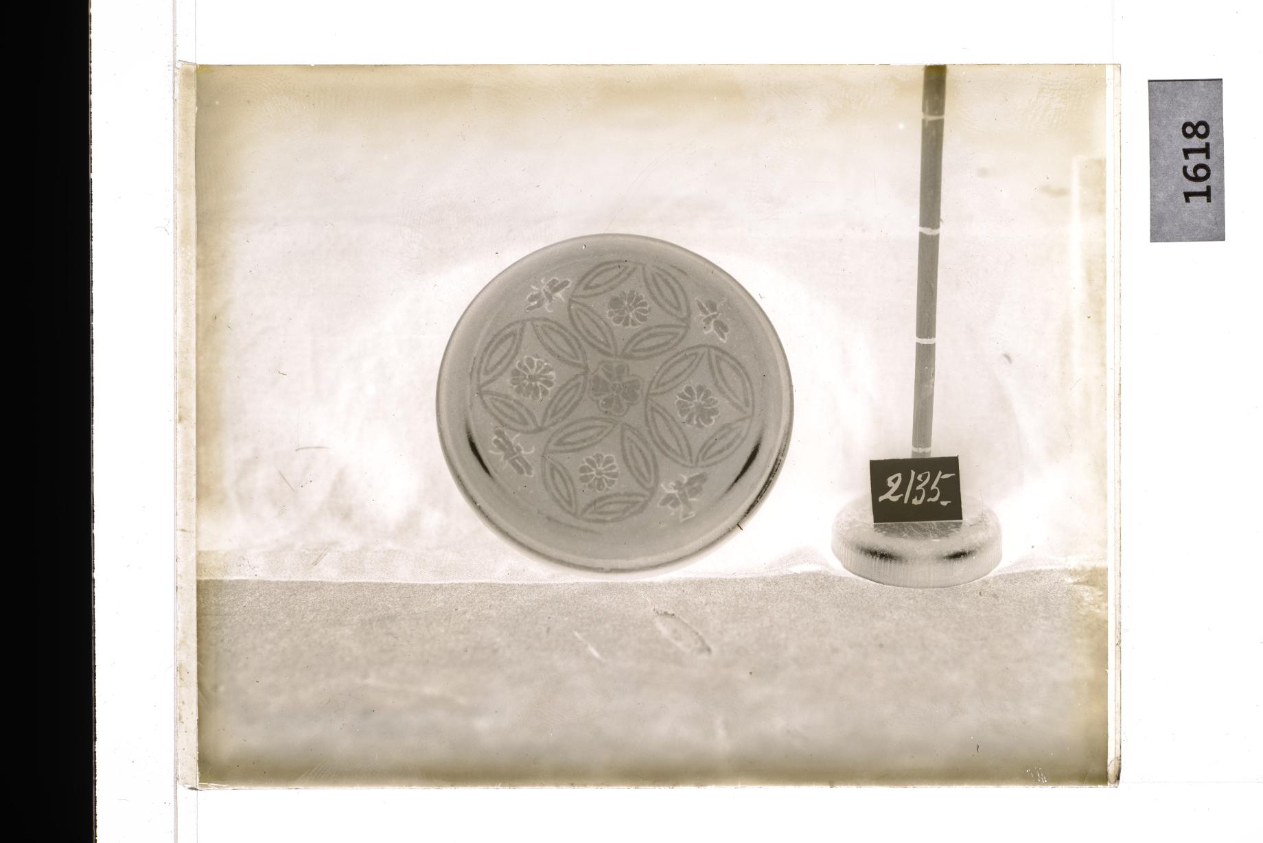 청자상감국접문합 유리건판