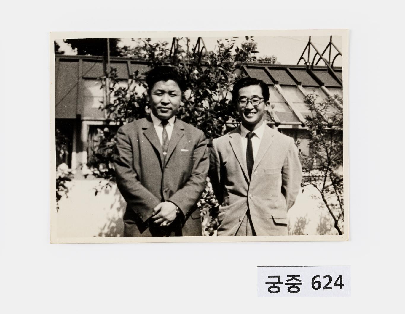 이구와 남성 사진