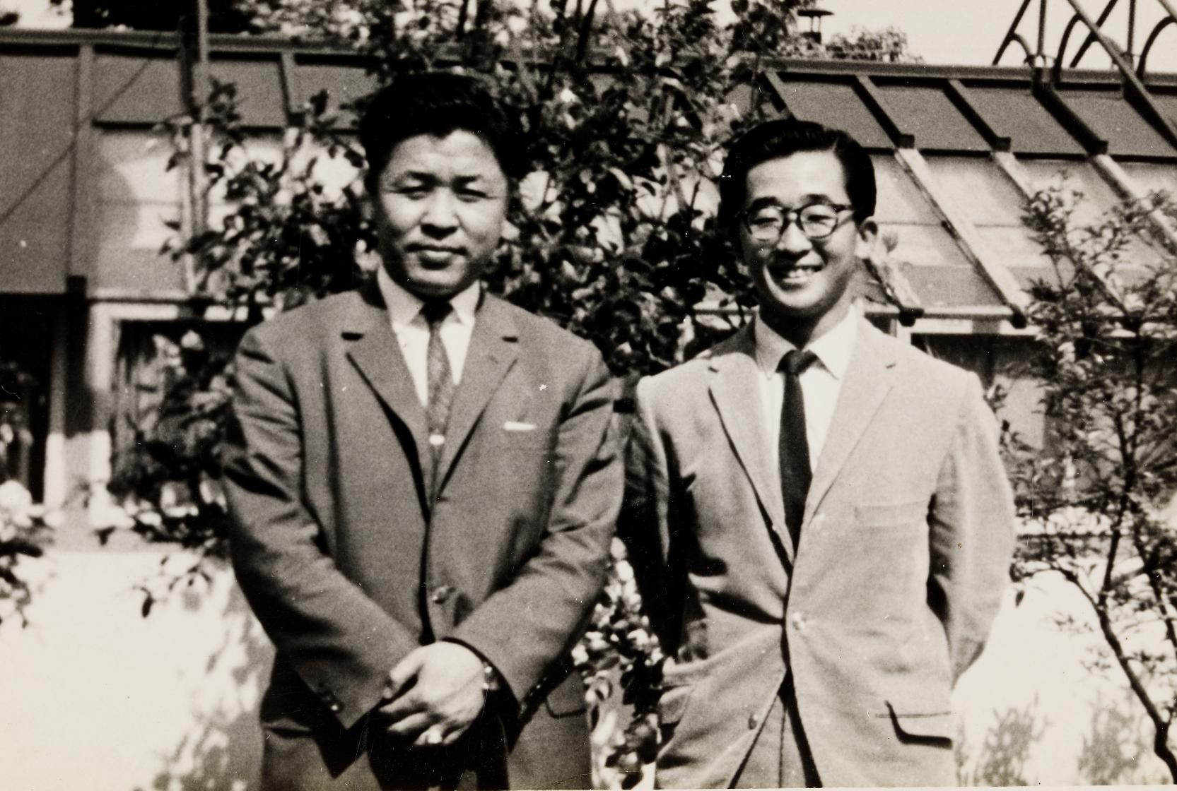 이구와 남성 사진