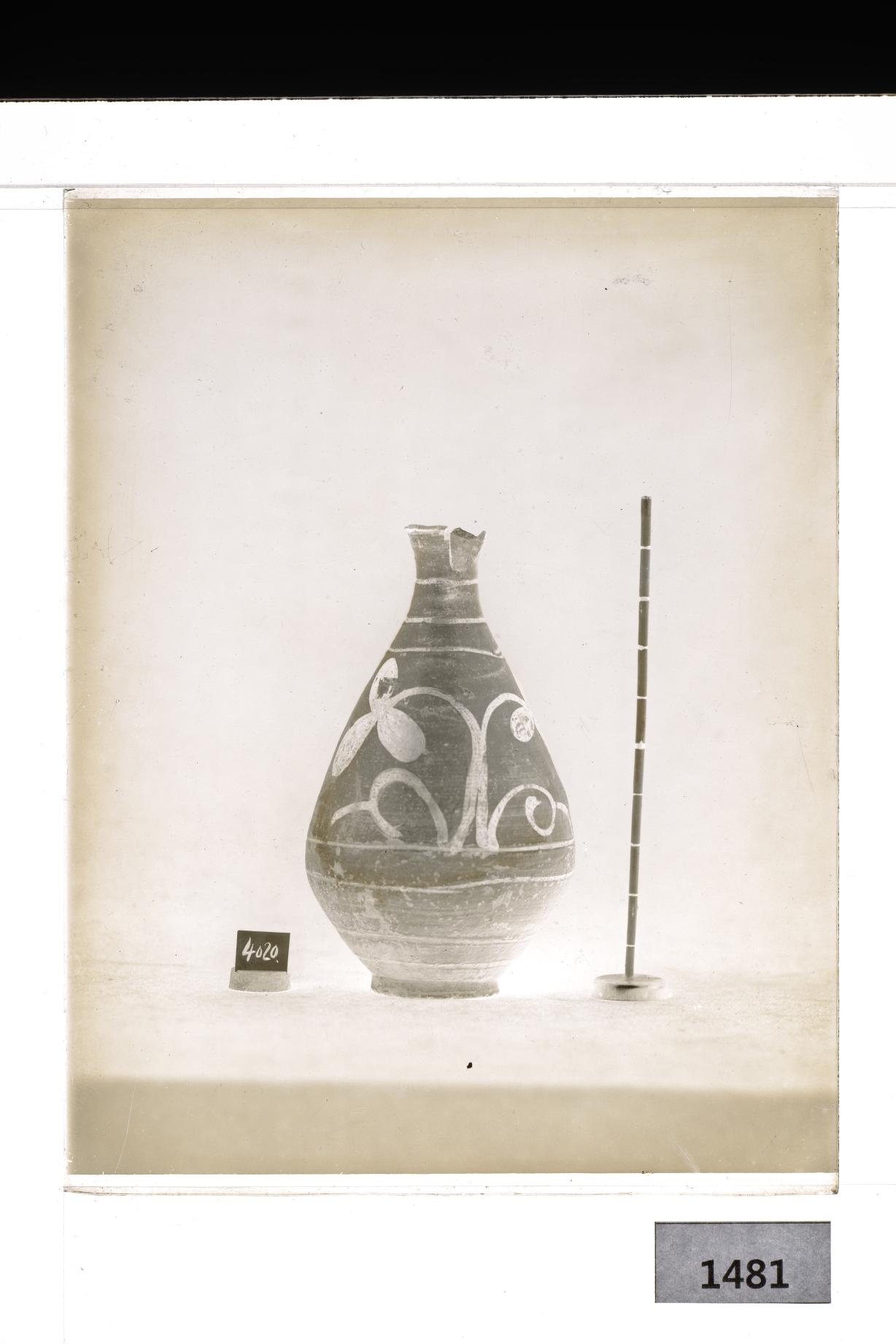 분청사기철화당초문병 유리건판