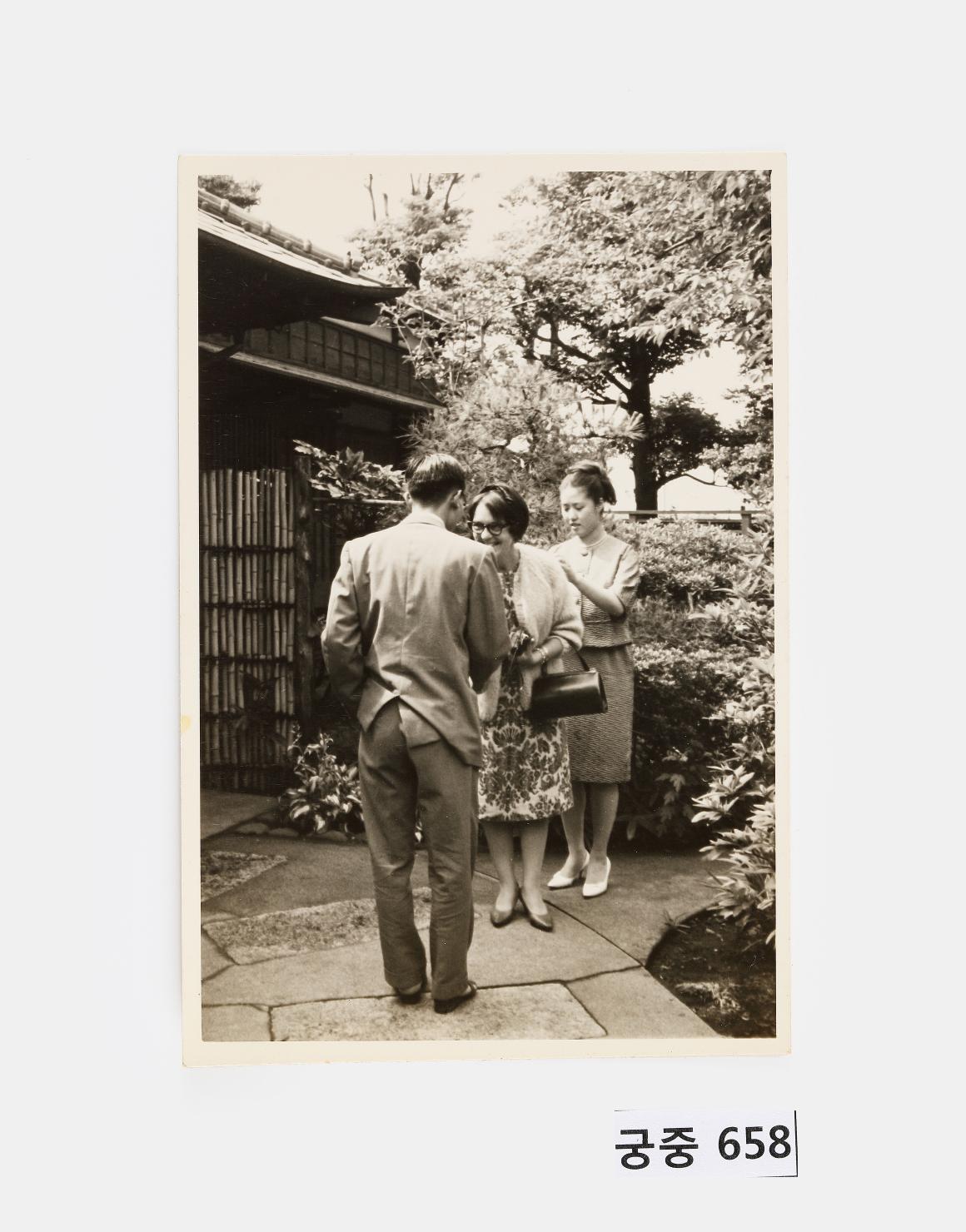 줄리아와 일행 사진