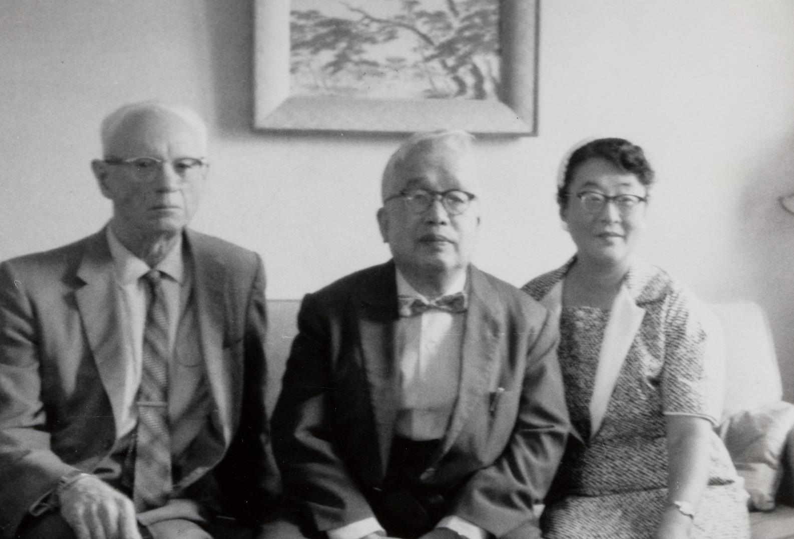 영친왕 부부와 노년 남성 사진