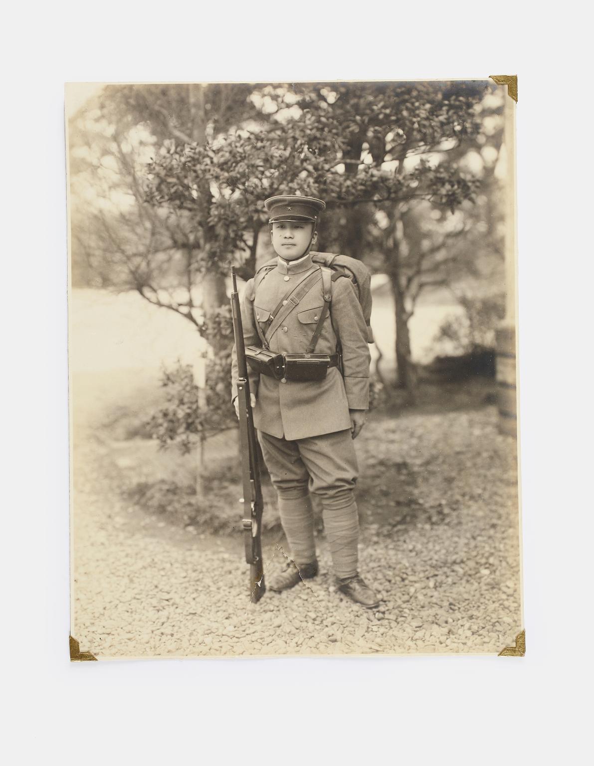 군장차림의 영친왕 사진