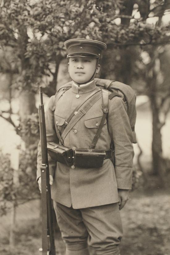 군장차림의 영친왕 사진