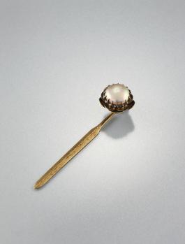 궁중157_영친왕비 진주매화뒤꽂이(1).jpg