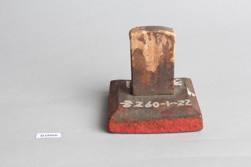 목제 '삼품봉사지인' 인장