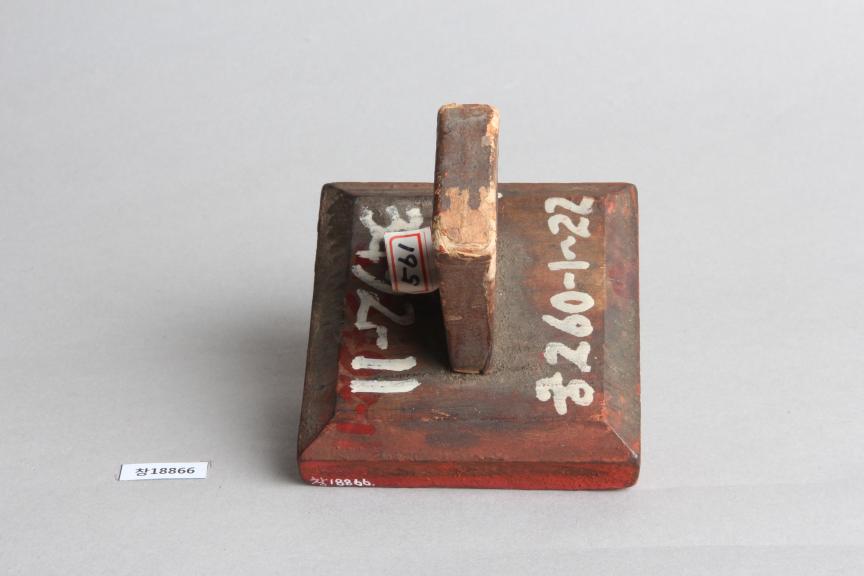 목제 '삼품봉사지인' 인장