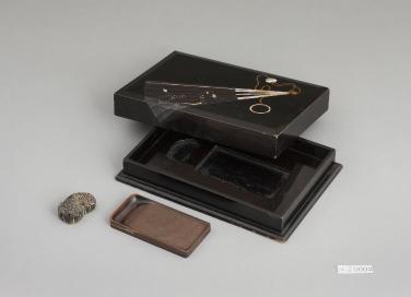 나전칠기부채무늬연갑