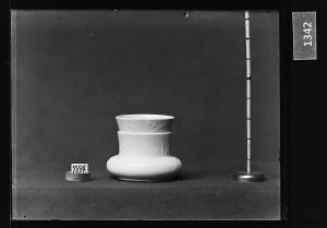 백자양각난초문타구 유리건판