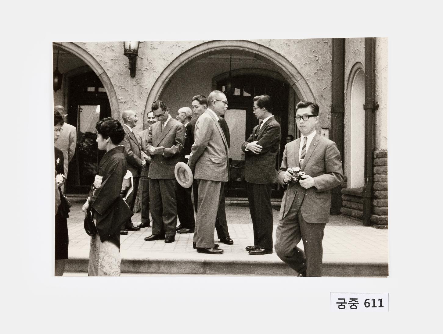 도쿄 아카사카호텔에서 이구와 일행들 사진