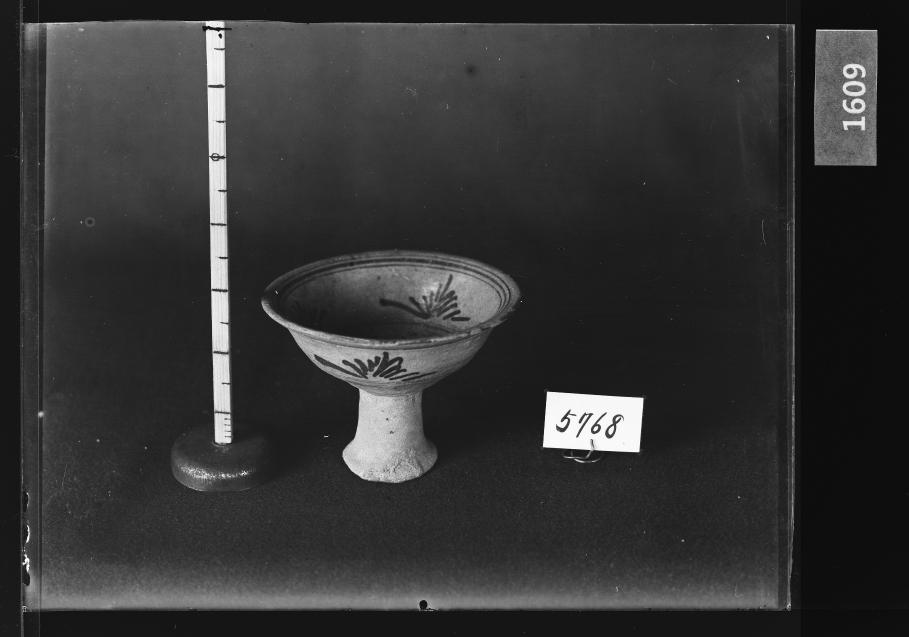 분청사기철화초문고족배 유리건판