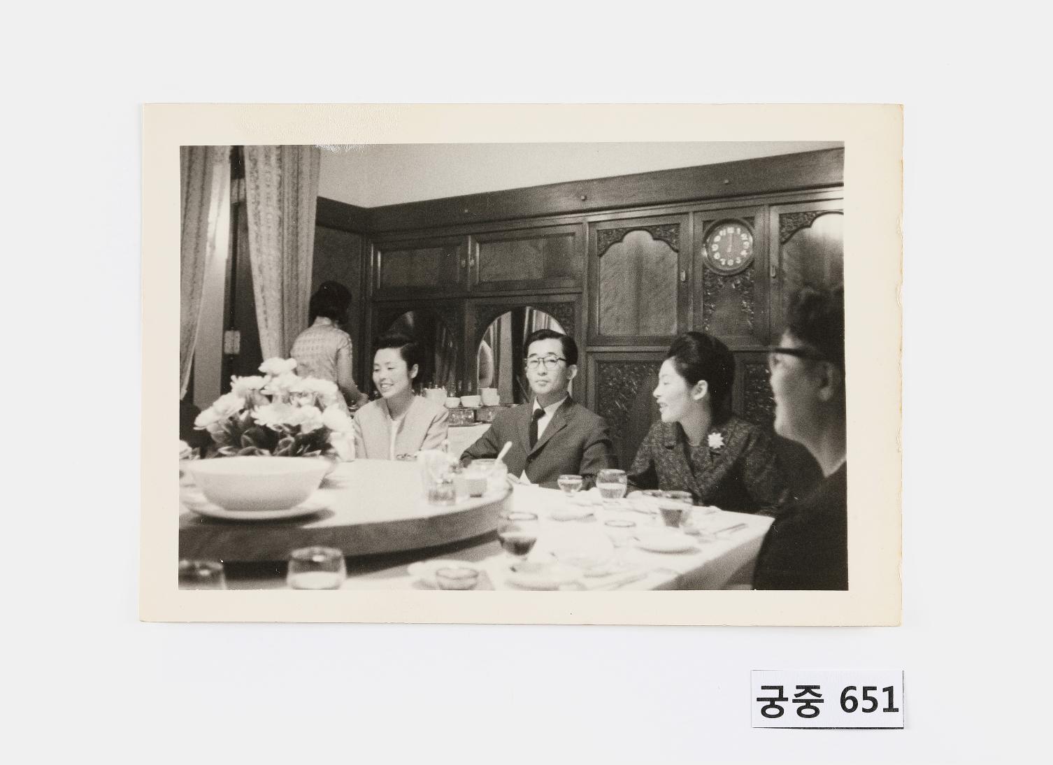 이구와 일행 사진