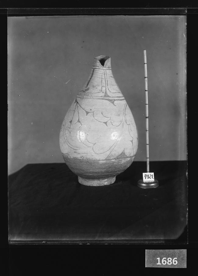 분청사기조화박지모란당초문병 유리건판