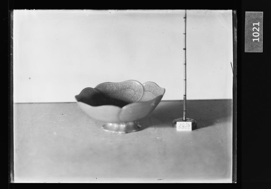 청자압출양각황촉규문화형잔 유리건판