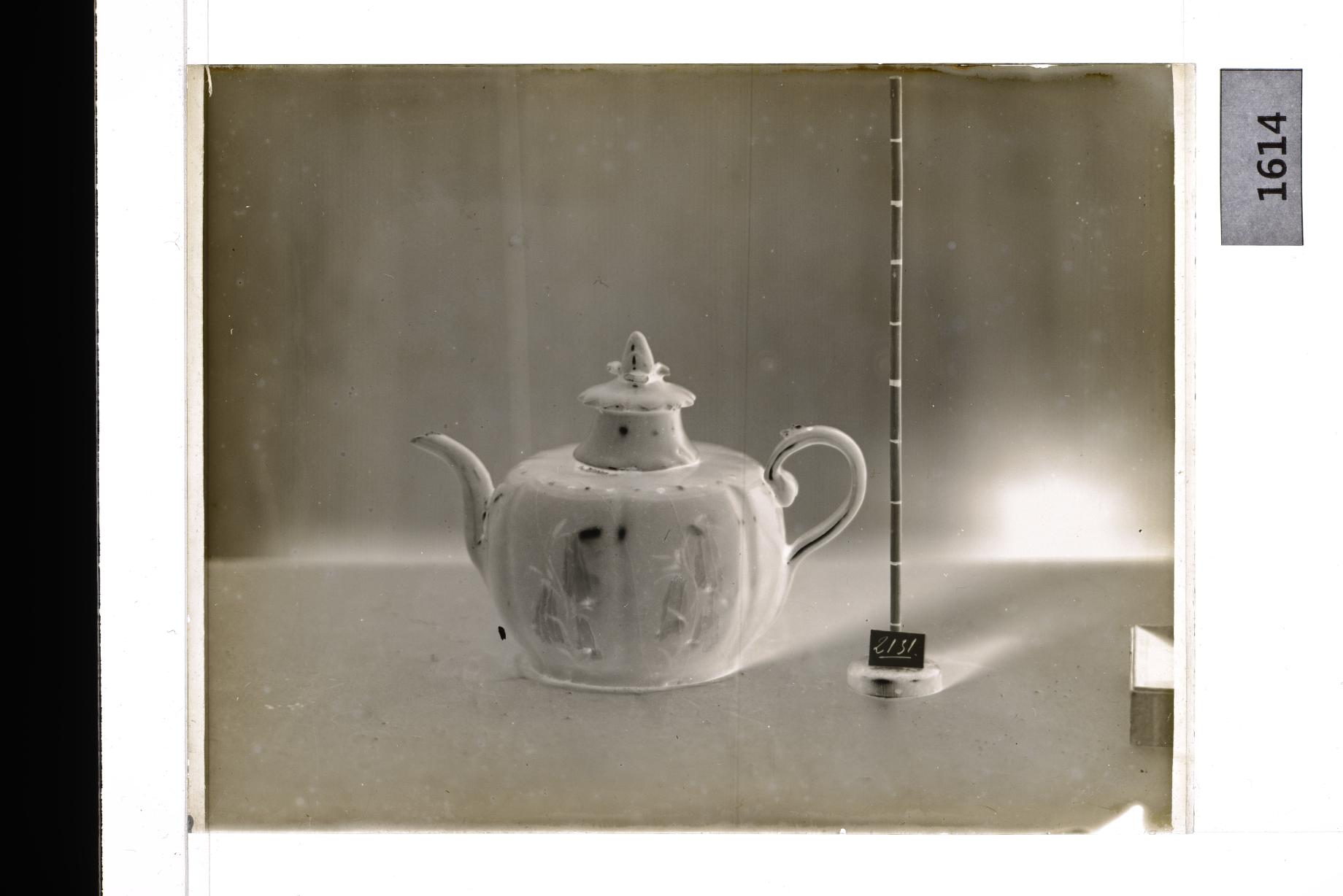 청자상감화문과형주자 유리건판